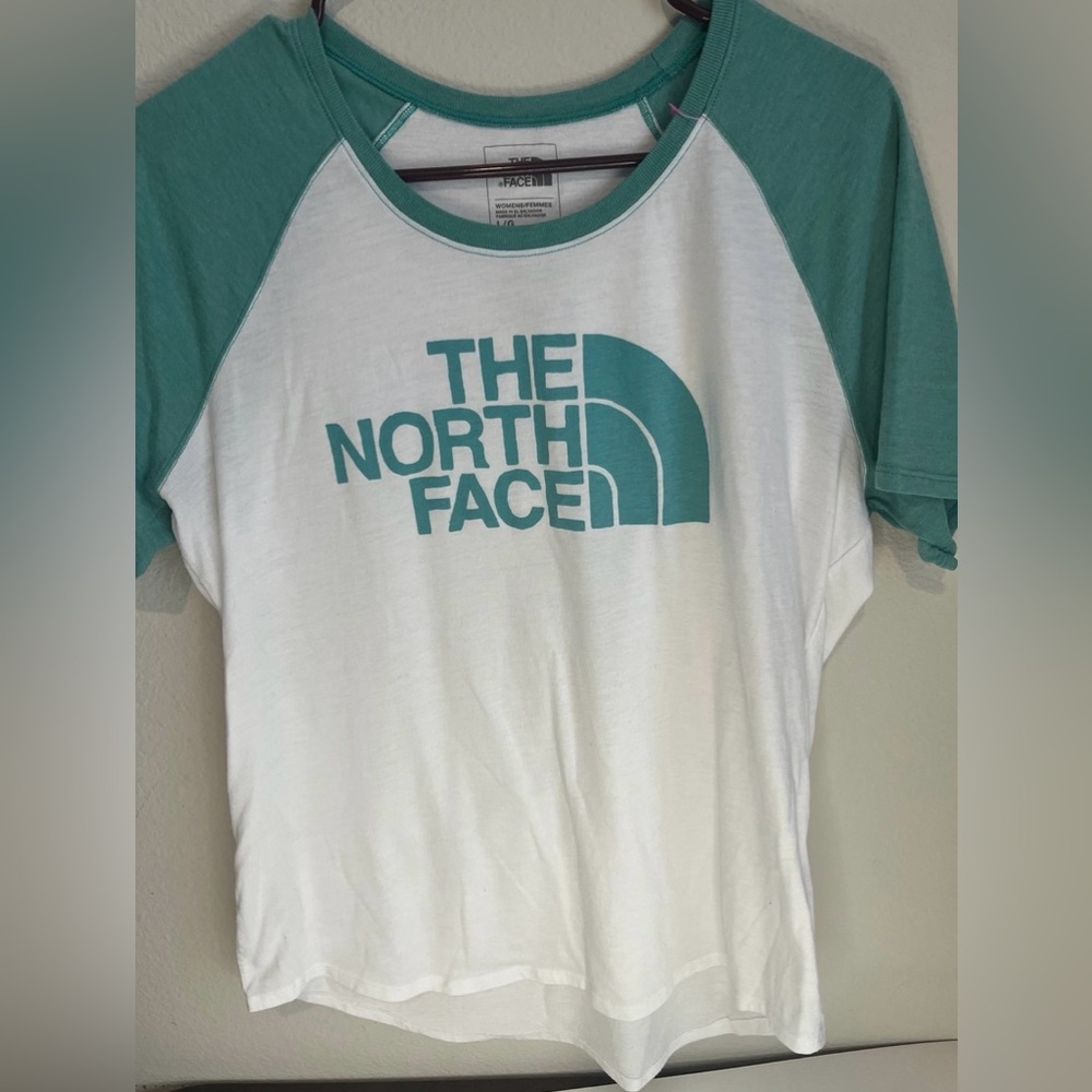 EUC- The North Face top/ blouse bin A